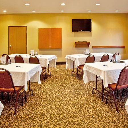 Holiday Inn Express Hotel & Suites Sheldon By Ihg Exterior photo