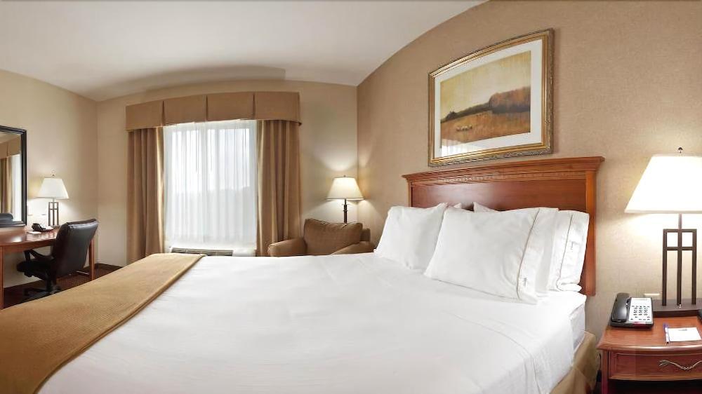 Holiday Inn Express Hotel & Suites Sheldon By Ihg Exterior photo