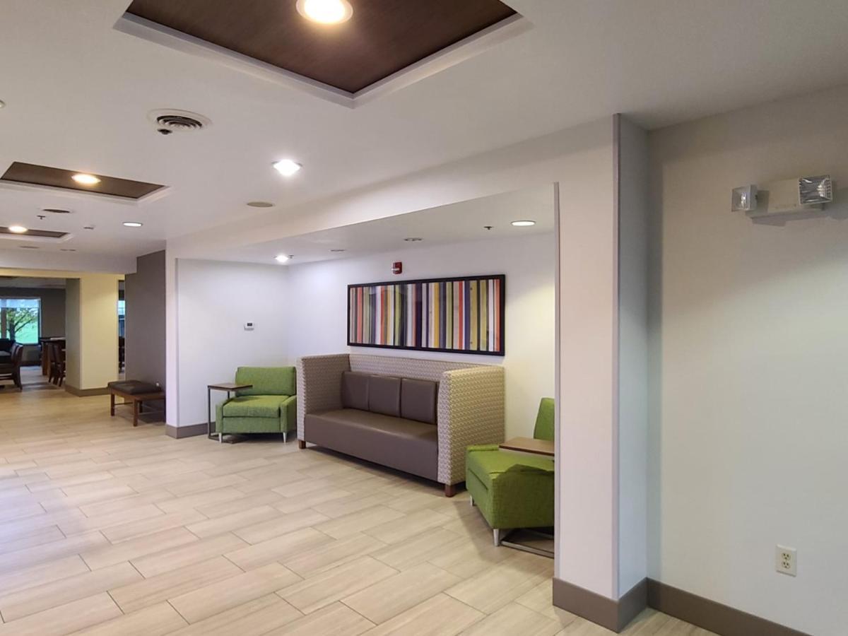 Holiday Inn Express Hotel & Suites Sheldon By Ihg Exterior photo
