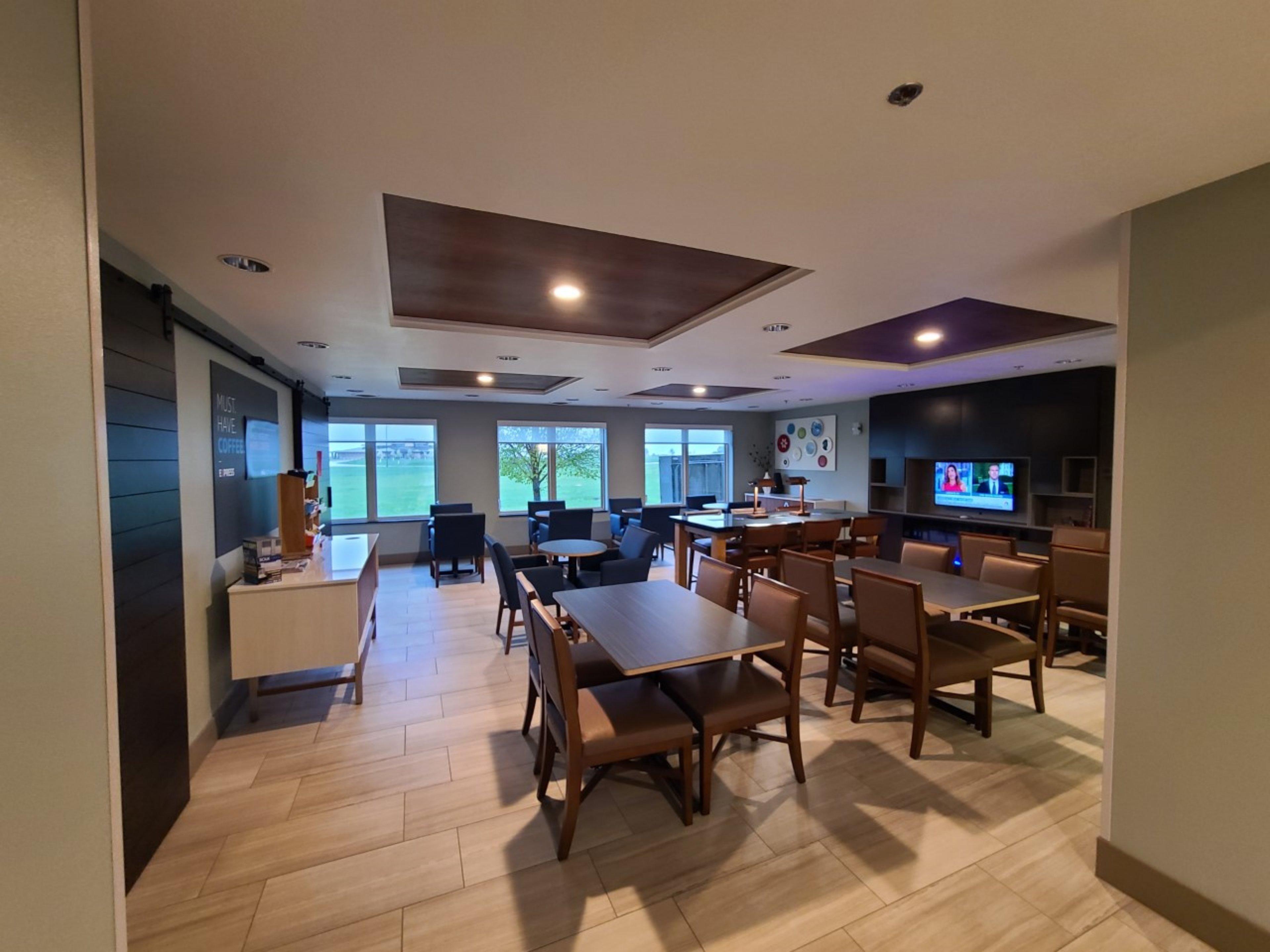 Holiday Inn Express Hotel & Suites Sheldon By Ihg Exterior photo