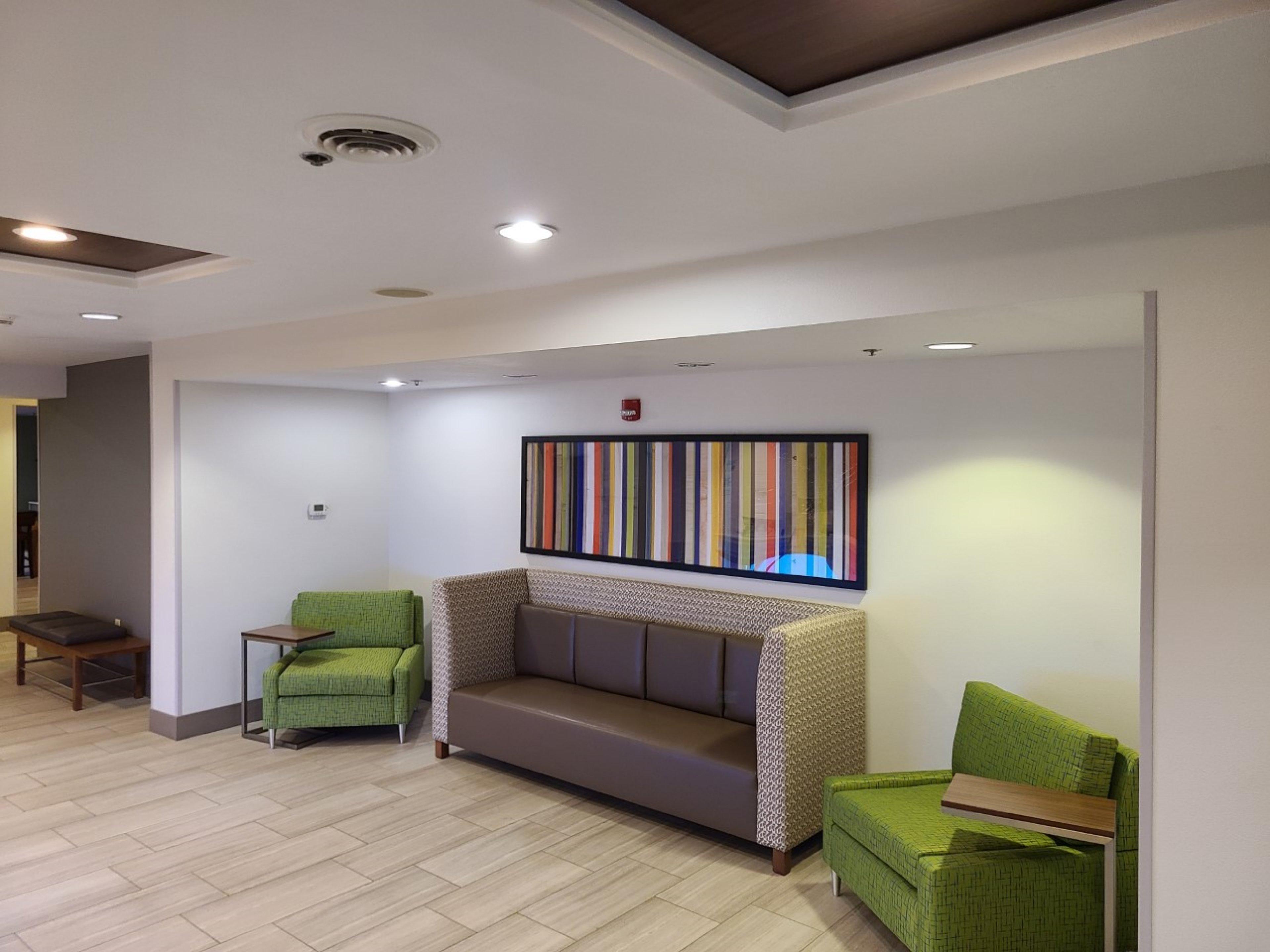 Holiday Inn Express Hotel & Suites Sheldon By Ihg Exterior photo
